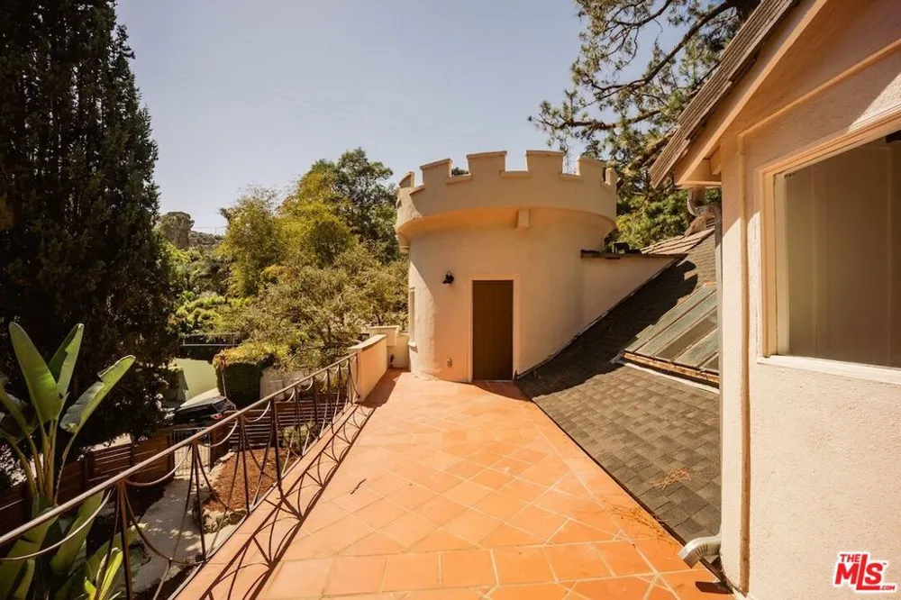 8337 Lookout Mountain Avenue Los Angeles, CA 90046