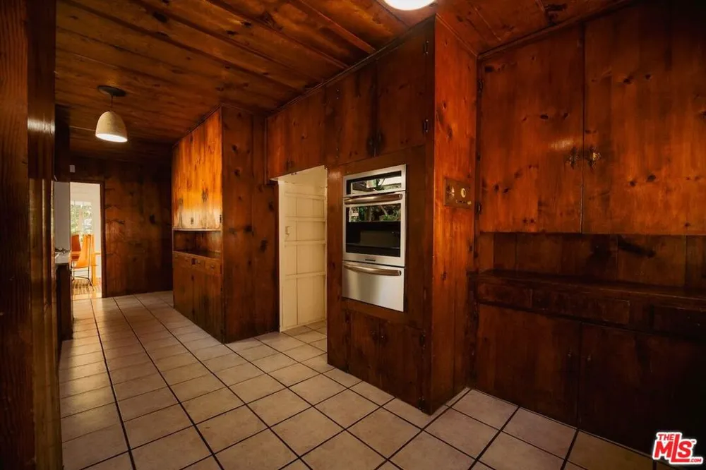 8337 Lookout Mountain Avenue Los Angeles, CA 90046