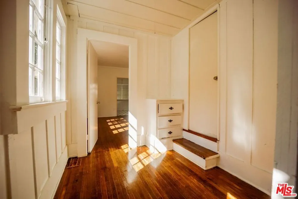 8337 Lookout Mountain Avenue Los Angeles, CA 90046