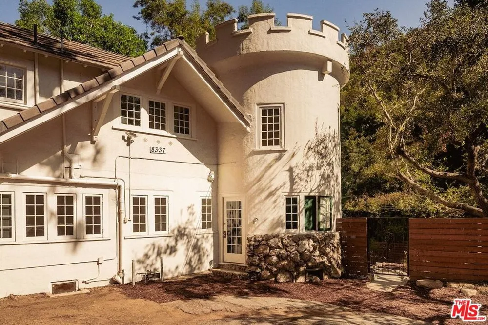 8337 Lookout Mountain Avenue Los Angeles, CA 90046