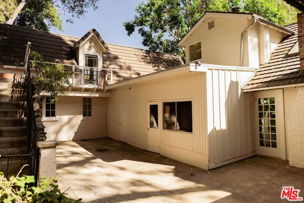 8337 Lookout Mountain Avenue Los Angeles, CA 90046