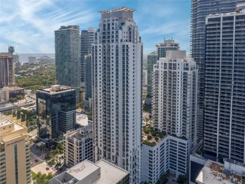 1050 Brickell Ave #208