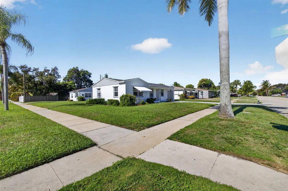 304 Cypress Drive Lake Park, FL 33403