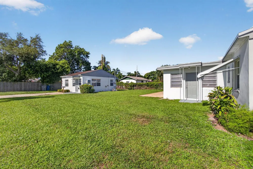 304 Cypress Drive Lake Park, FL 33403