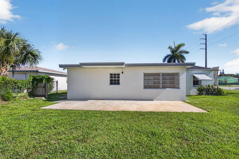 304 Cypress Drive Lake Park, FL 33403