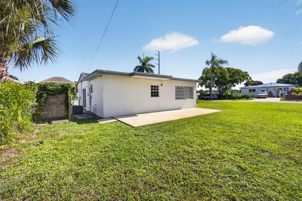 304 Cypress Drive Lake Park, FL 33403
