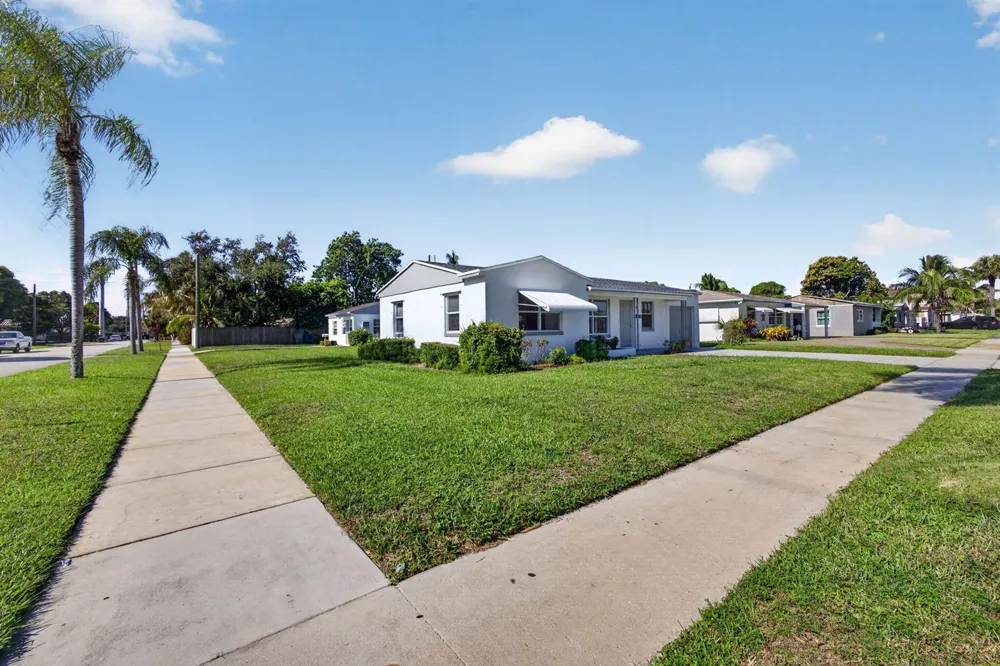 304 Cypress Drive Lake Park, FL 33403