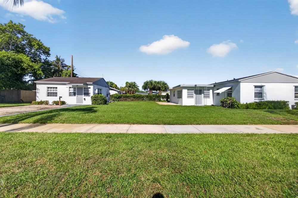304 Cypress Drive Lake Park, FL 33403
