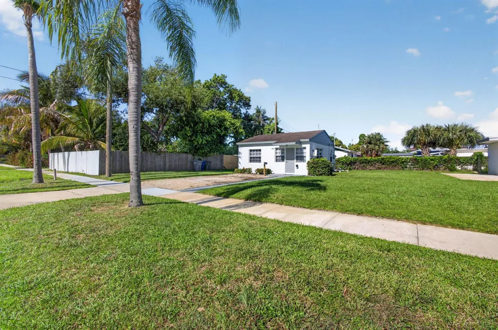 304 Cypress Drive Lake Park, FL 33403