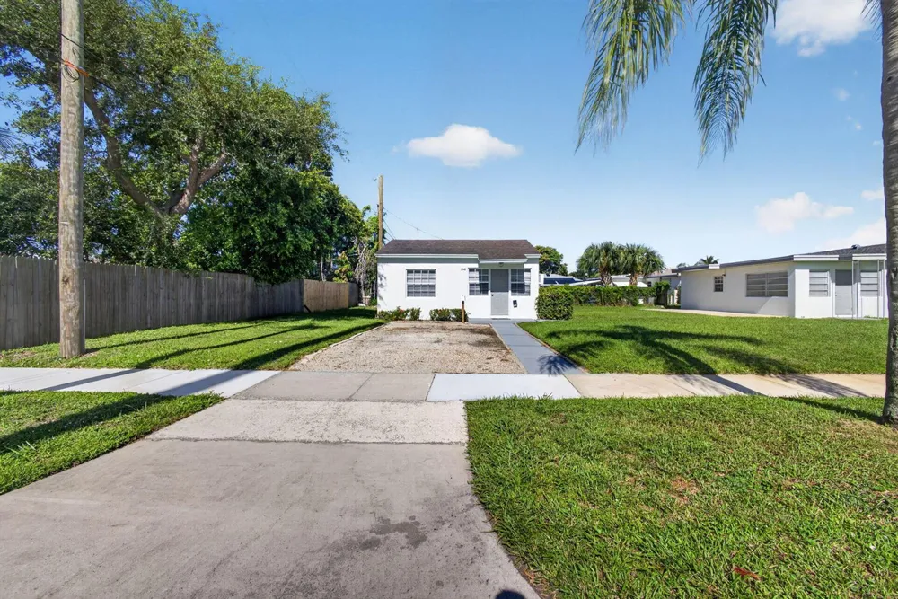 304 Cypress Drive Lake Park, FL 33403
