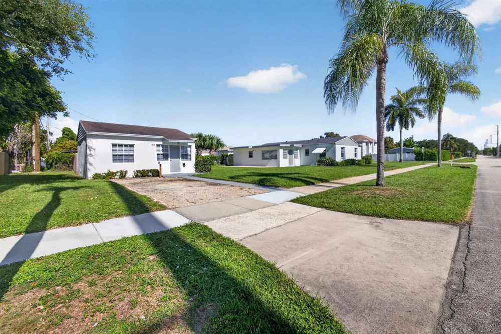 304 Cypress Drive Lake Park, FL 33403