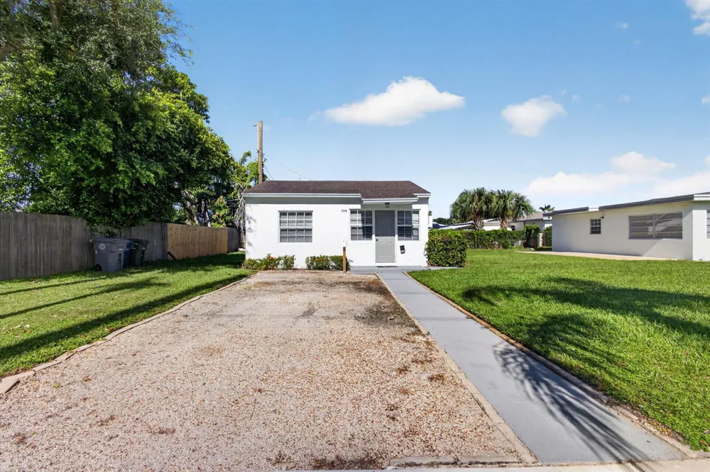 304 Cypress Drive Lake Park, FL 33403
