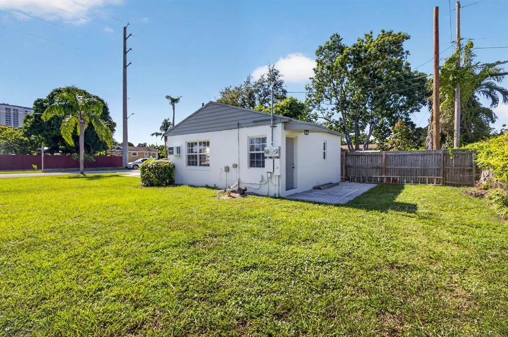304 Cypress Drive Lake Park, FL 33403
