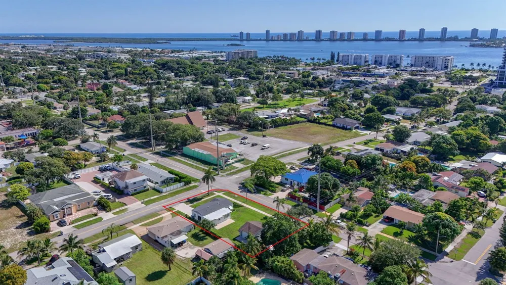 304 Cypress Drive Lake Park, FL 33403