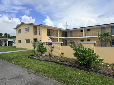 2285 NE 172ND STREET #15