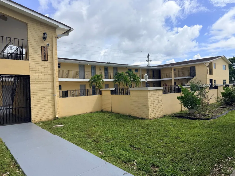 2285 NE 172ND STREET #15 North Miami Beach, FL 33160