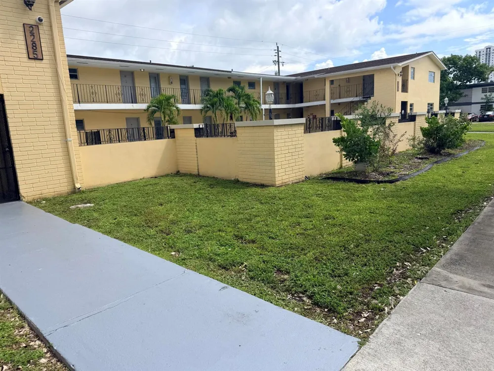 2285 NE 172ND STREET #15 North Miami Beach, FL 33160