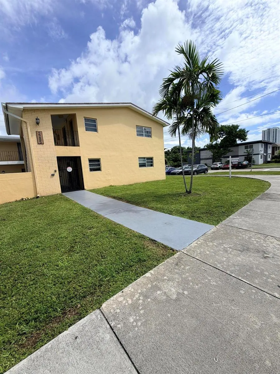 2285 NE 172ND STREET #15 North Miami Beach, FL 33160