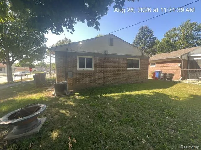 25404 Dartmouth Street W Dearborn Heights City, MI 48125