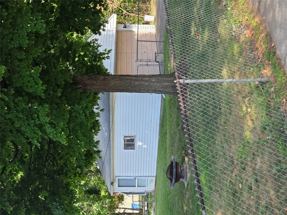25404 Dartmouth Street W Dearborn Heights City, MI 48125