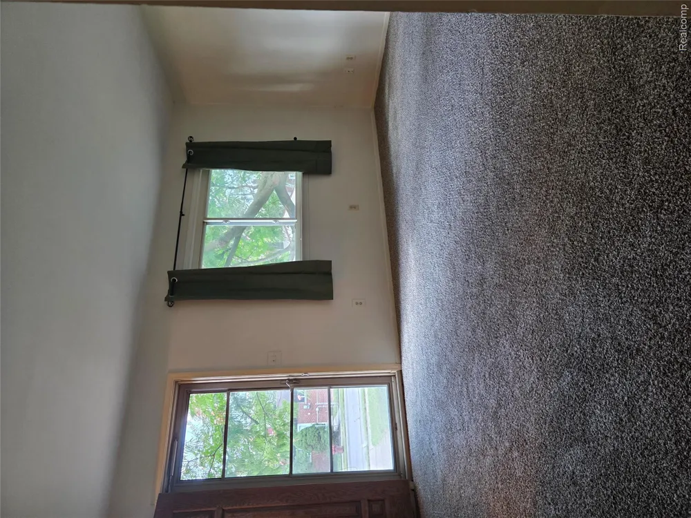 25404 Dartmouth Street W Dearborn Heights City, MI 48125