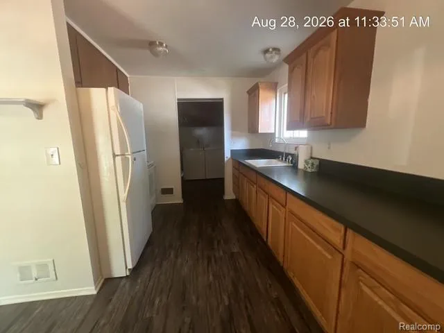25404 Dartmouth Street W Dearborn Heights City, MI 48125