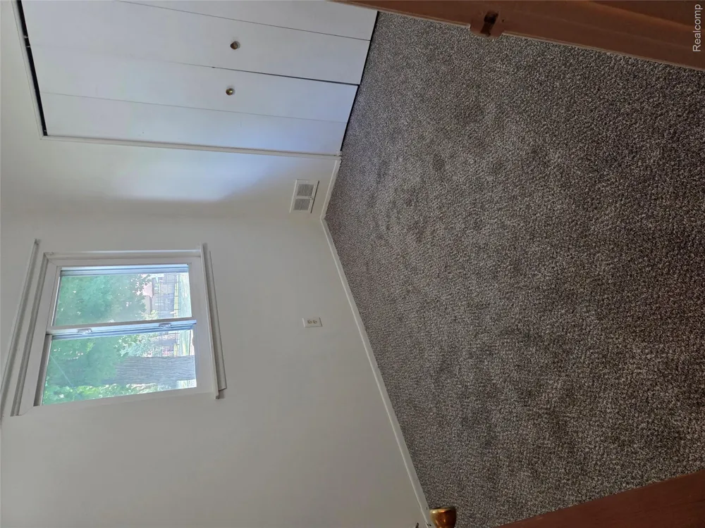 25404 Dartmouth Street W Dearborn Heights City, MI 48125