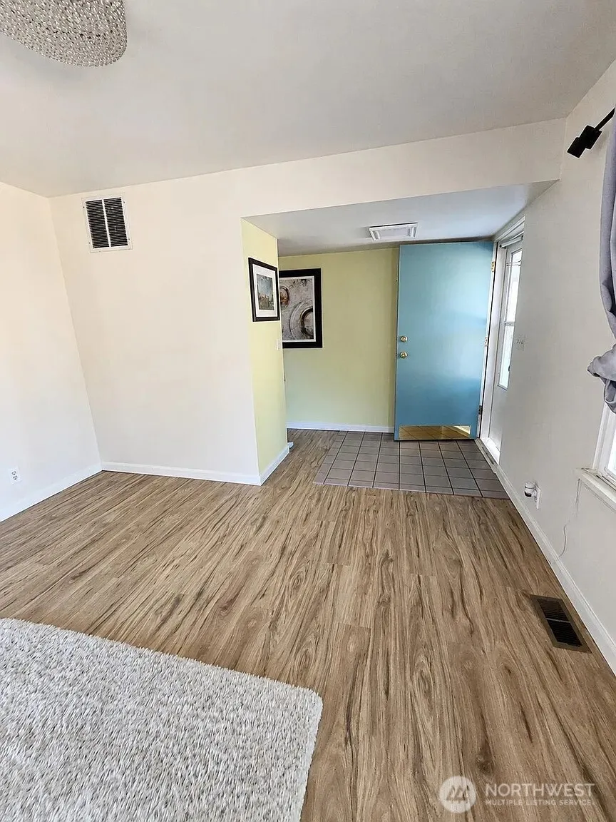 10221 132nd Ave NE Kirkland, WA 98033