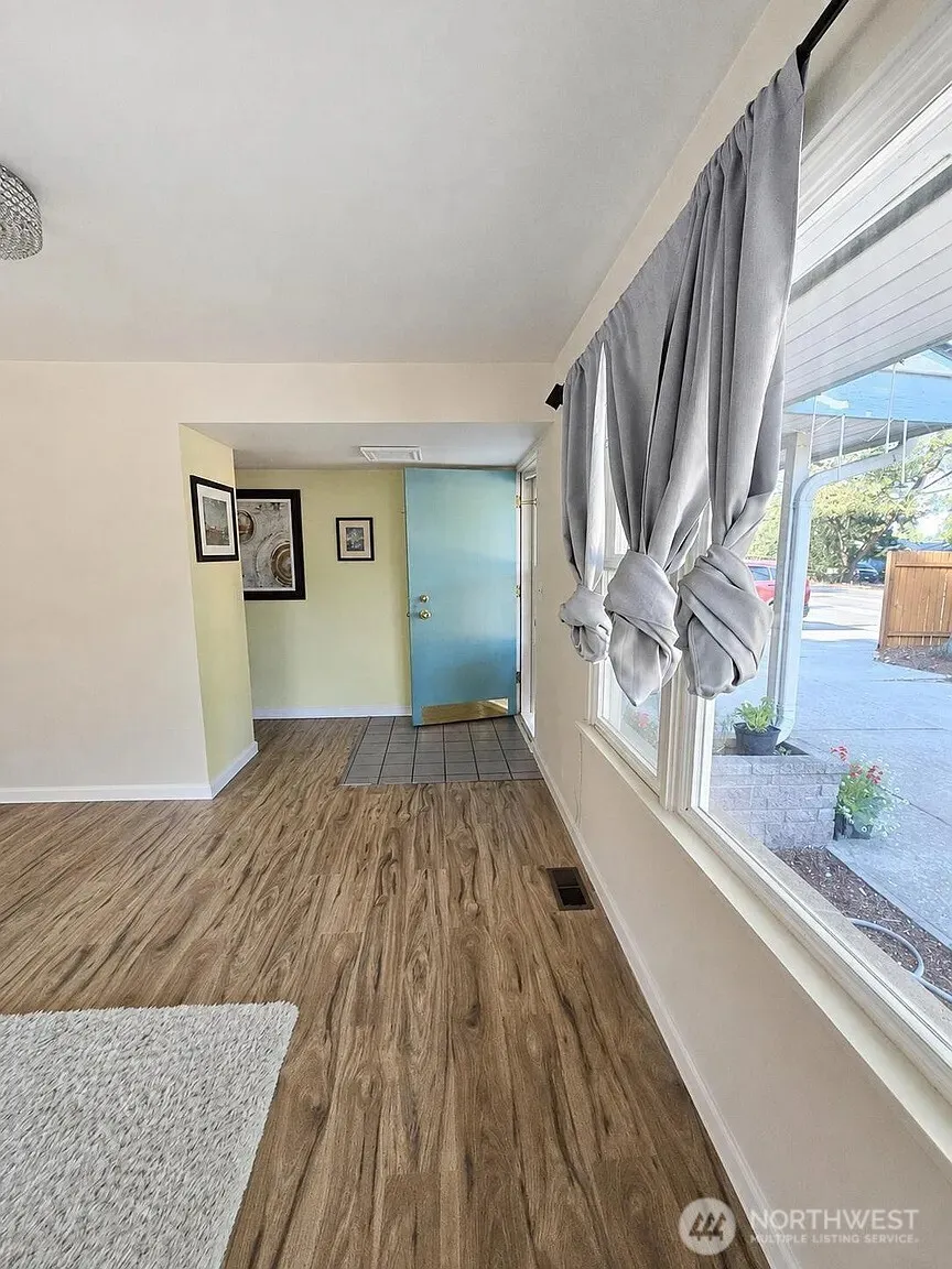 10221 132nd Ave NE Kirkland, WA 98033