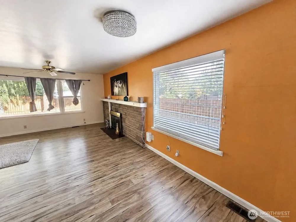10221 132nd Ave NE Kirkland, WA 98033