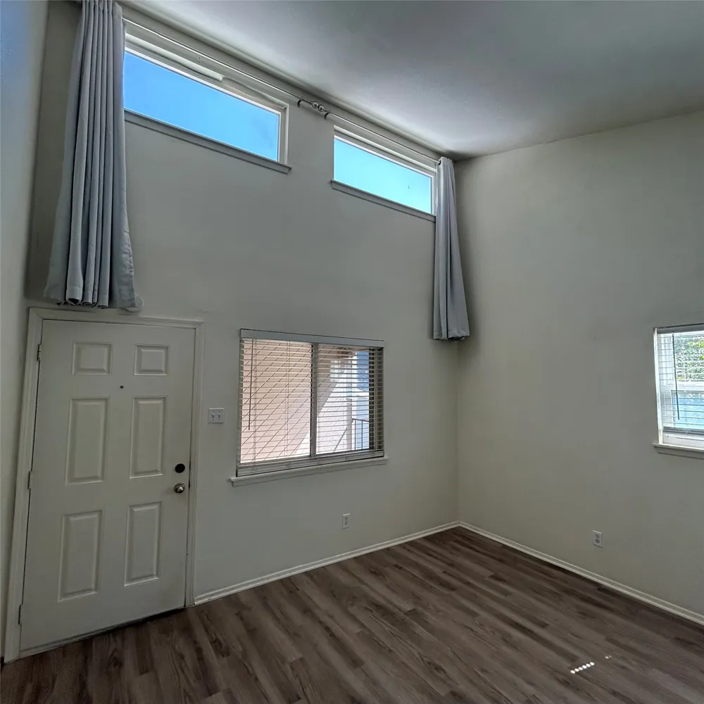 1106 W 22nd Street #8 Austin, TX 78705