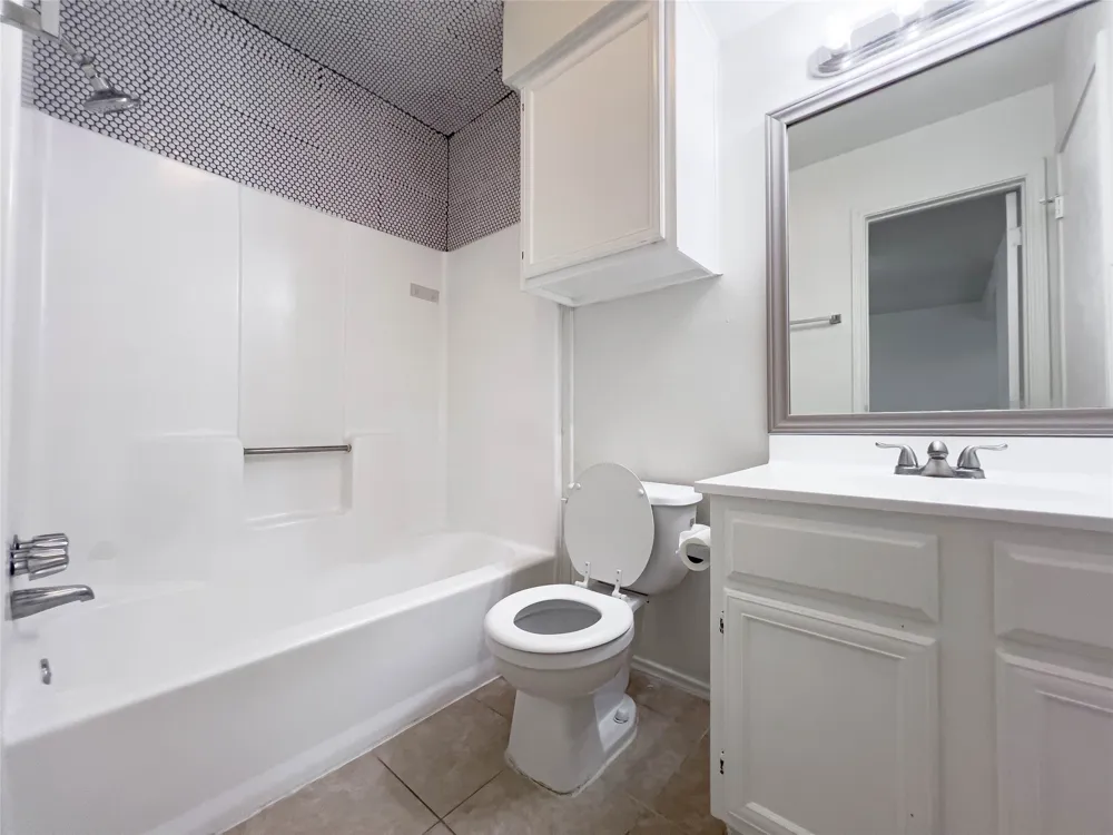 2003 Kenneth Avenue #B Austin, TX 78741