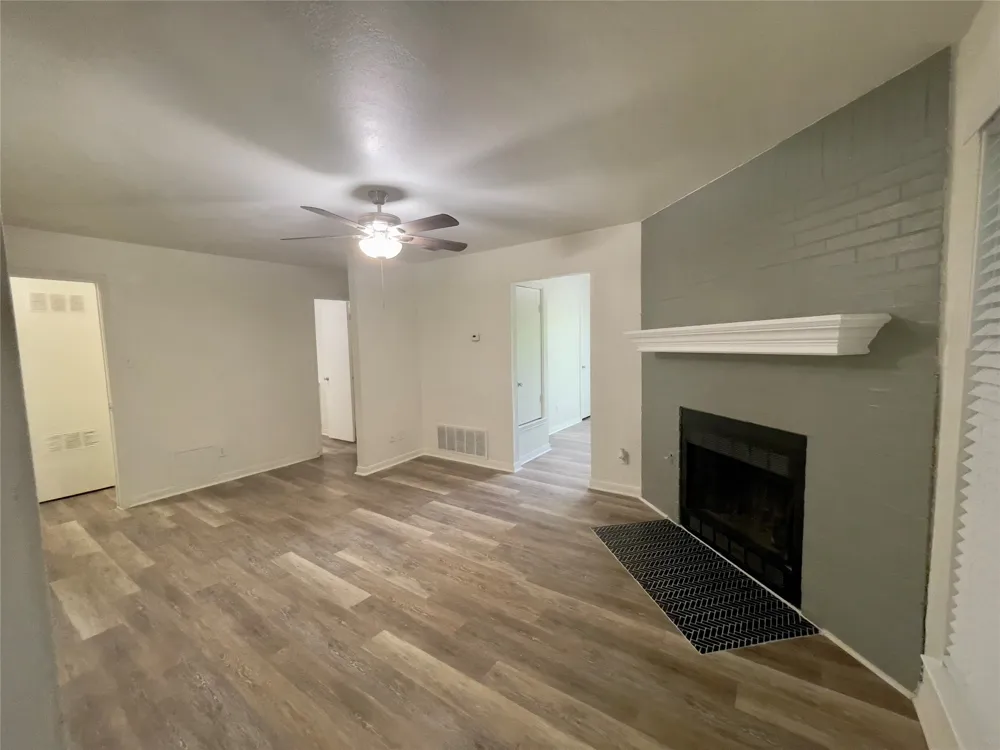 2003 Kenneth Avenue #B Austin, TX 78741