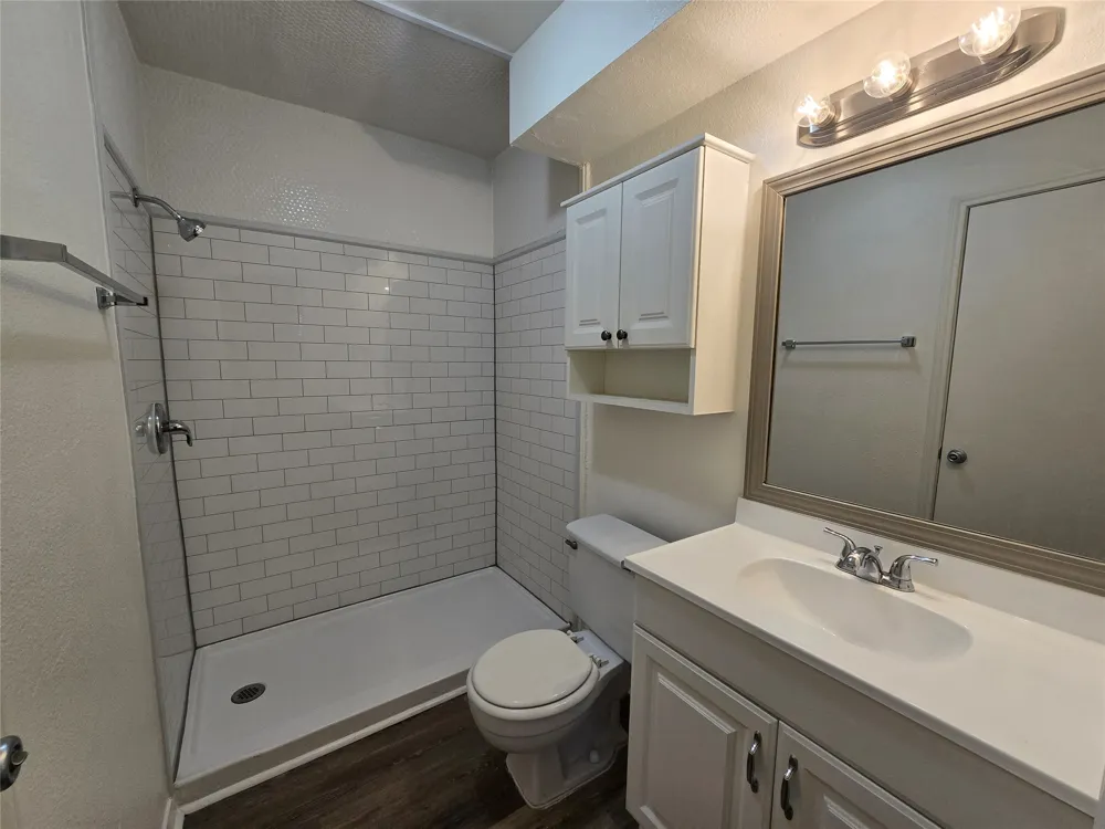 2003 Kenneth Avenue #B Austin, TX 78741