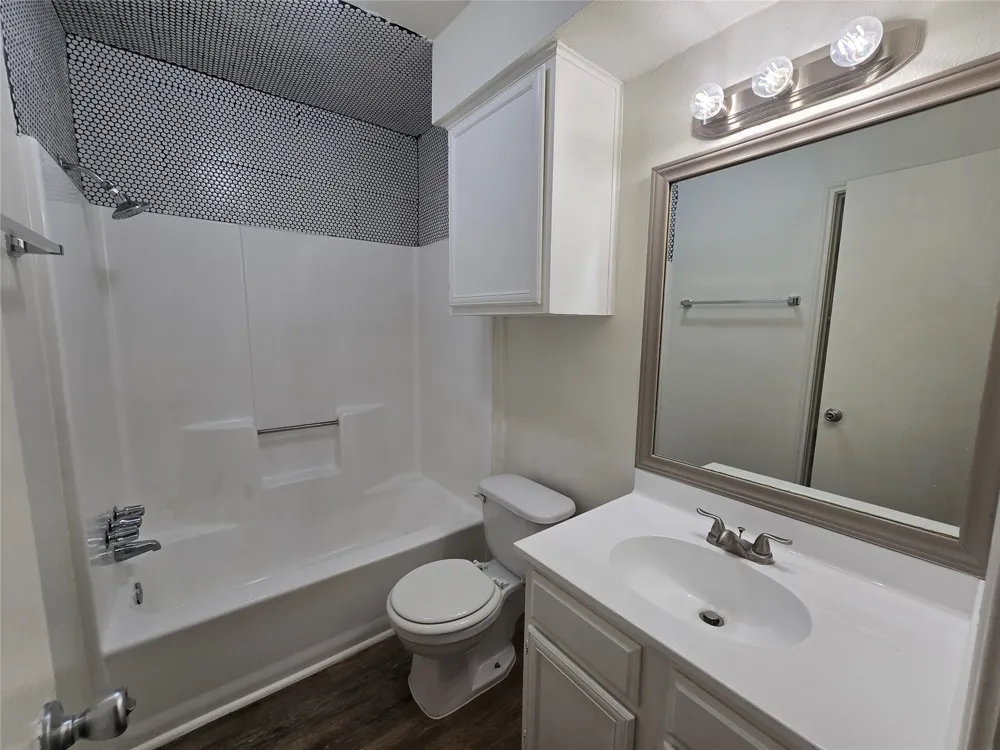 2003 Kenneth Avenue #B Austin, TX 78741