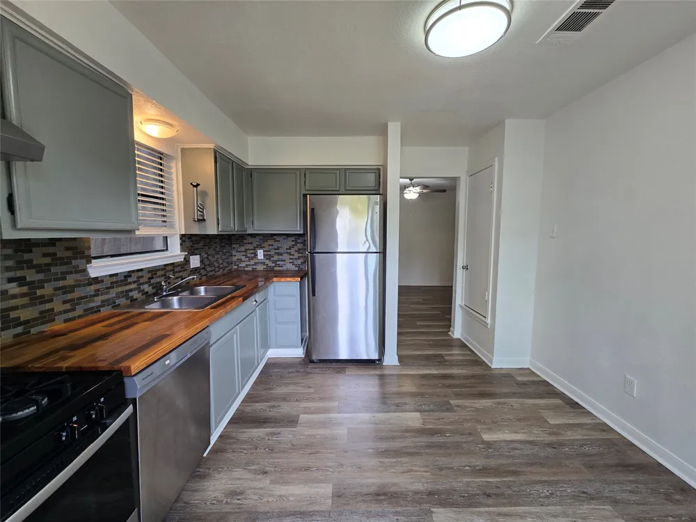 2003 Kenneth Avenue #B Austin, TX 78741