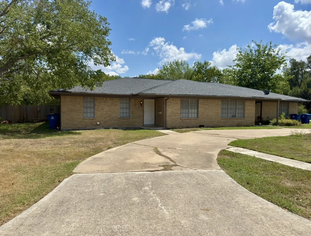 820 S Blanco Street #B Lockhart, TX 78644