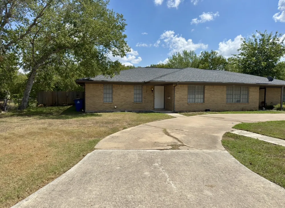 820 S Blanco Street #B Lockhart, TX 78644