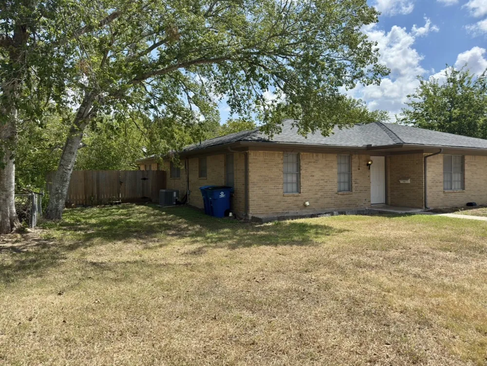820 S Blanco Street #B Lockhart, TX 78644