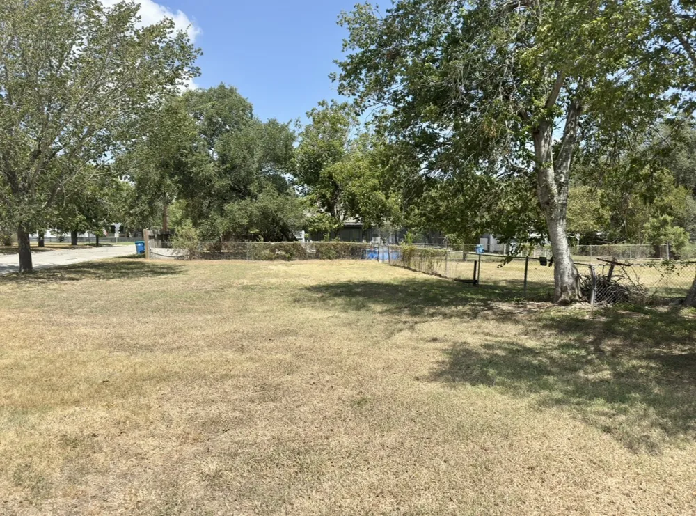 820 S Blanco Street #B Lockhart, TX 78644