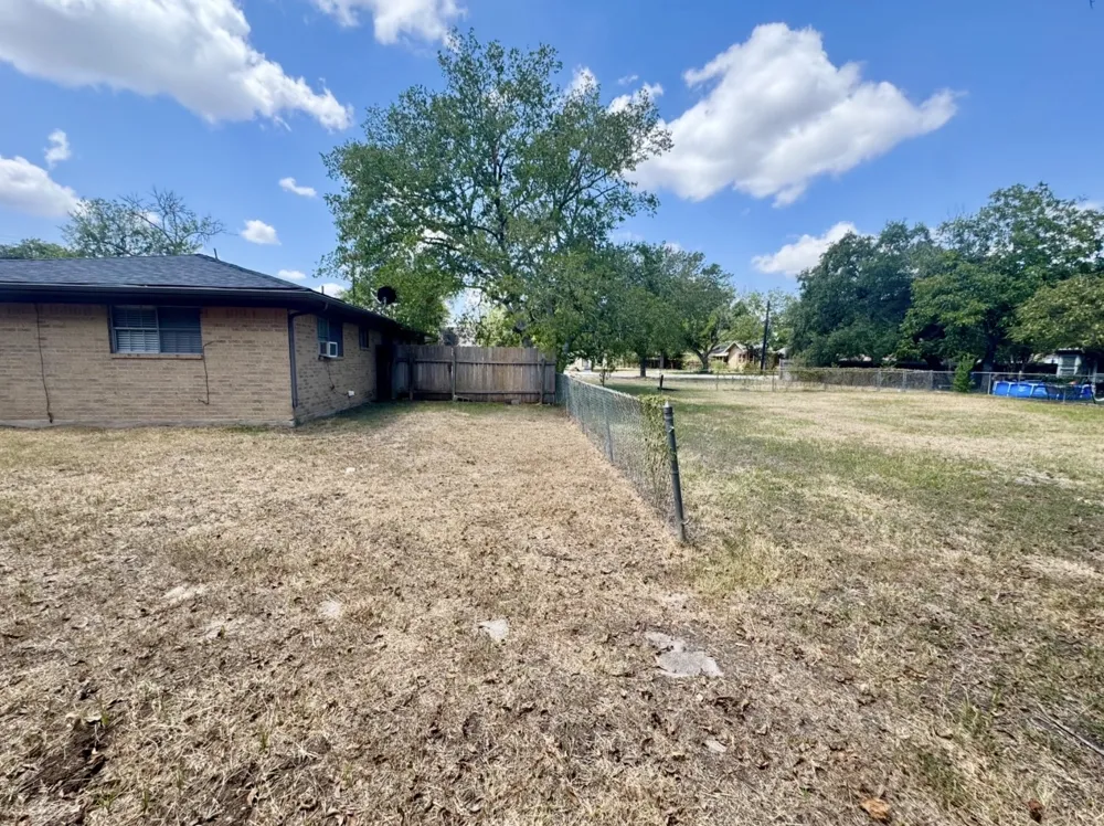 820 S Blanco Street #B Lockhart, TX 78644