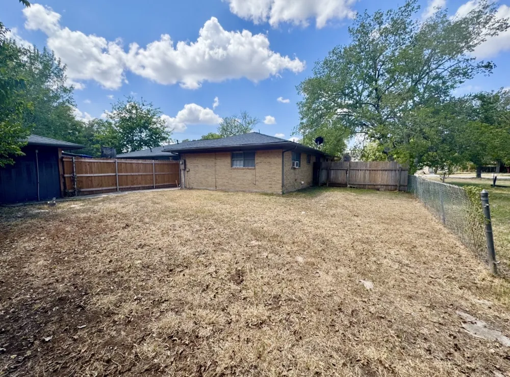 820 S Blanco Street #B Lockhart, TX 78644