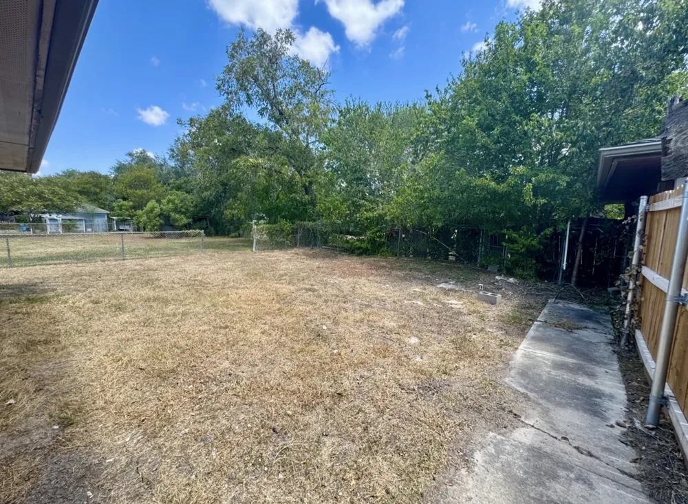 820 S Blanco Street #B Lockhart, TX 78644