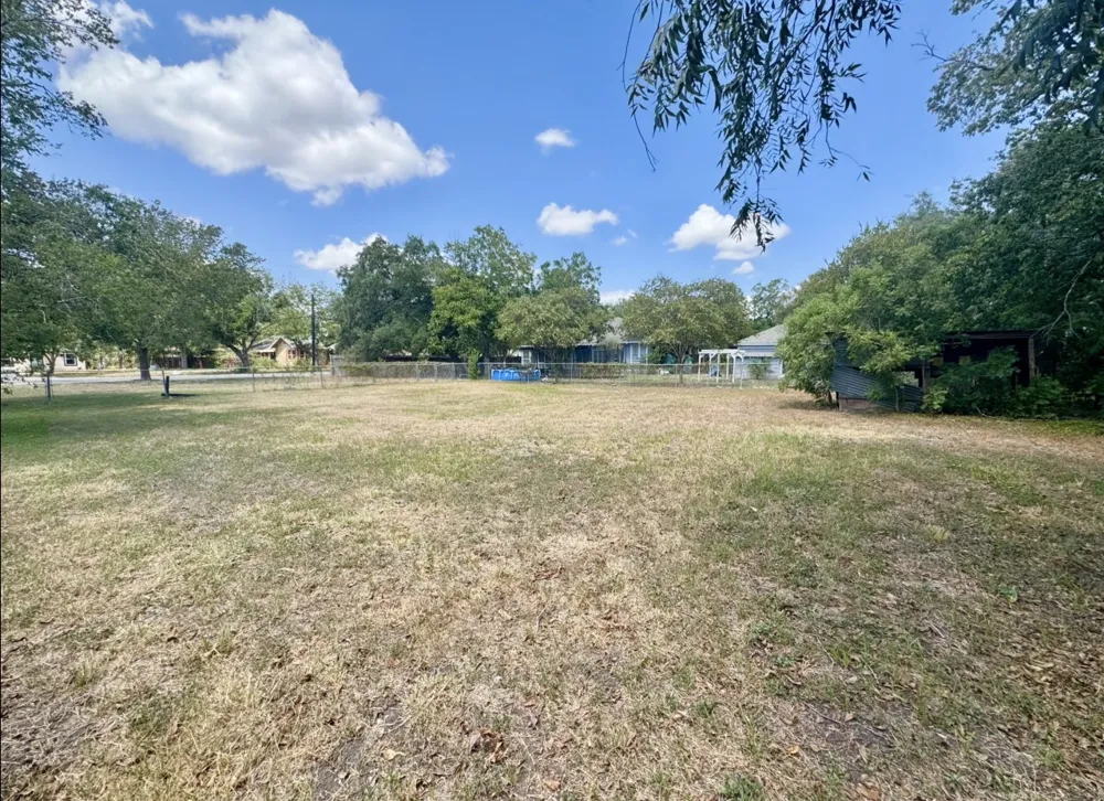 820 S Blanco Street #B Lockhart, TX 78644