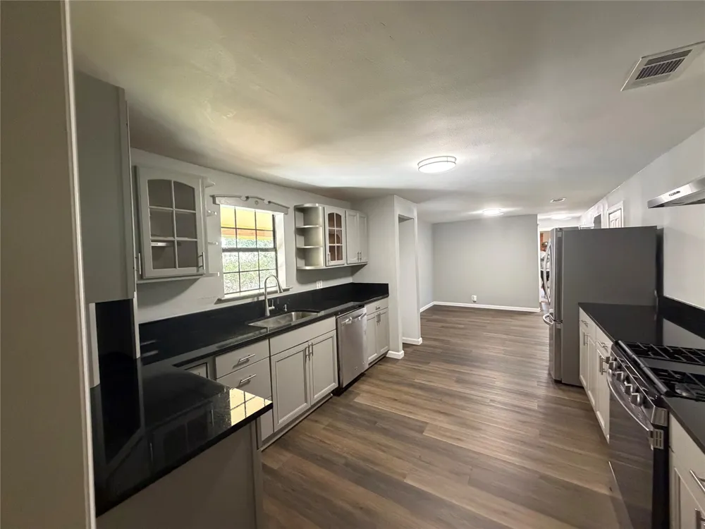 805 S 3rd Street Grandview, TX 76050