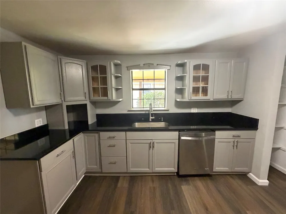 805 S 3rd Street Grandview, TX 76050
