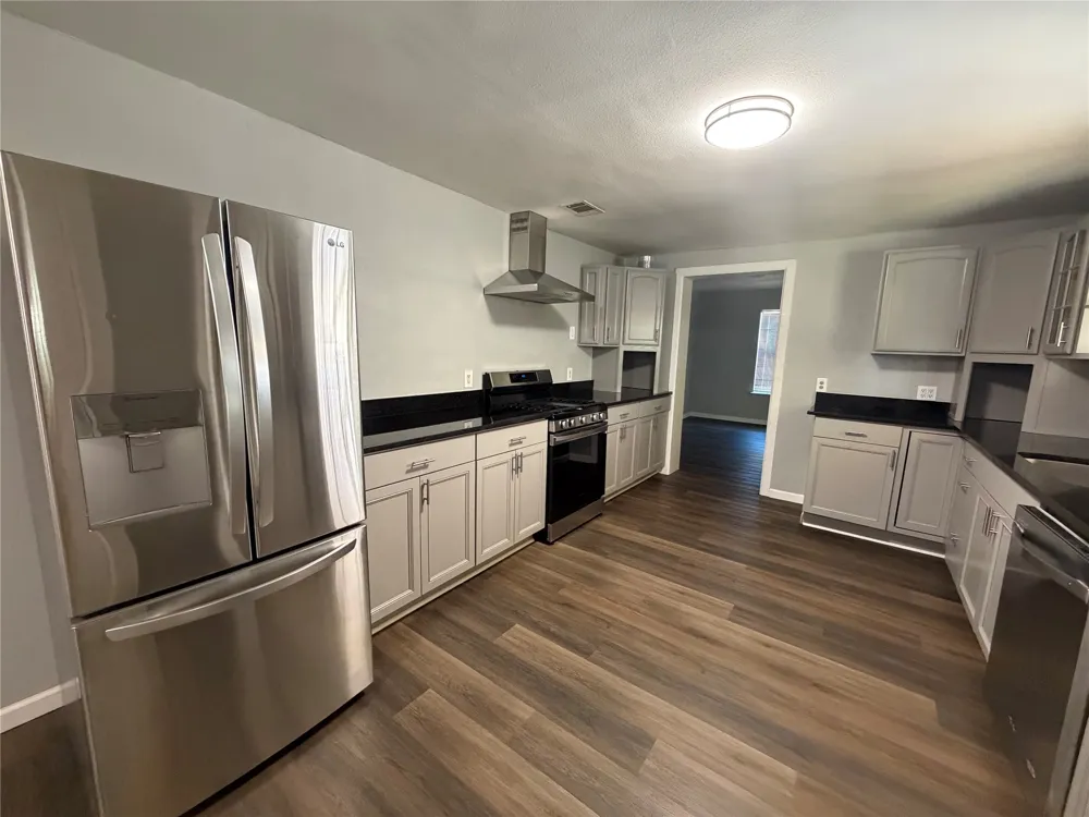 805 S 3rd Street Grandview, TX 76050