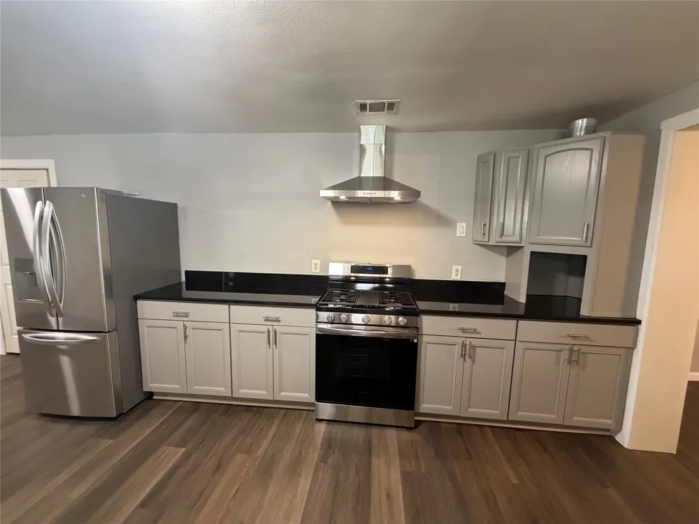 805 S 3rd Street Grandview, TX 76050