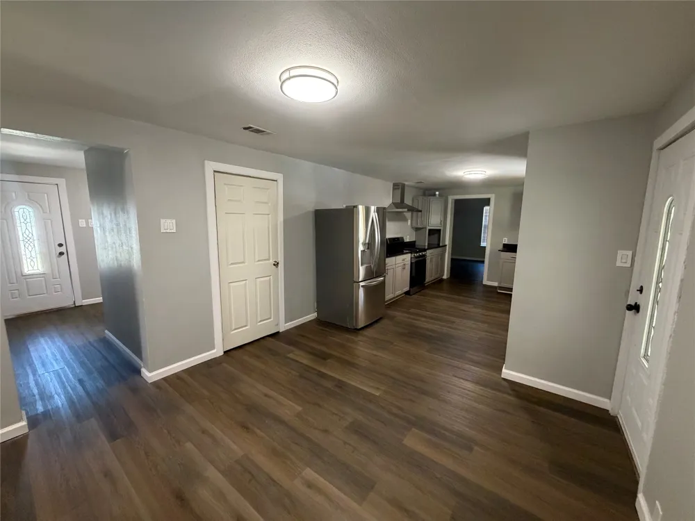 805 S 3rd Street Grandview, TX 76050