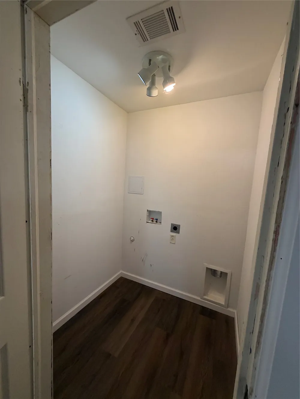 805 S 3rd Street Grandview, TX 76050